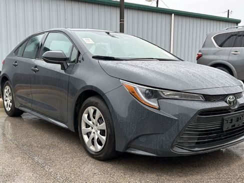 Used 2025 Toyota Corolla LE image 3