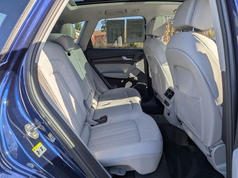 Used 2023 Audi Q5 Premium w/ Convenience Package image 34