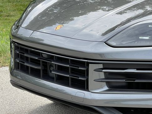 Certified 2024 Porsche Cayenne Coupe AWD/4WD image 13