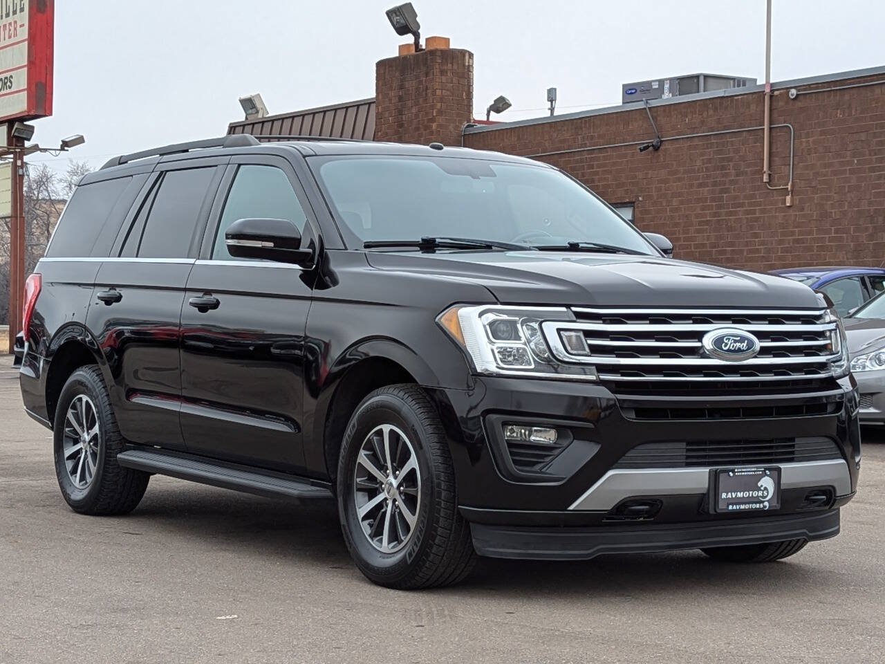 Used 2019 Ford Expedition XLT w/ Equipment Group 201A AWD/4WD image 5