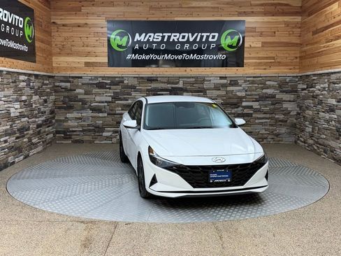 Certified 2023 Hyundai Elantra SEL image 2