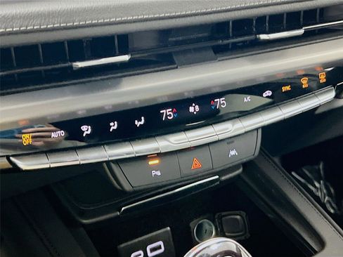 Used 2025 Cadillac XT4 Premium Luxury image 16