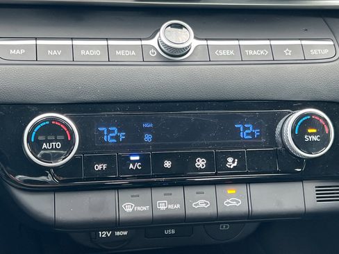 Used 2024 Hyundai Elantra SEL image 22