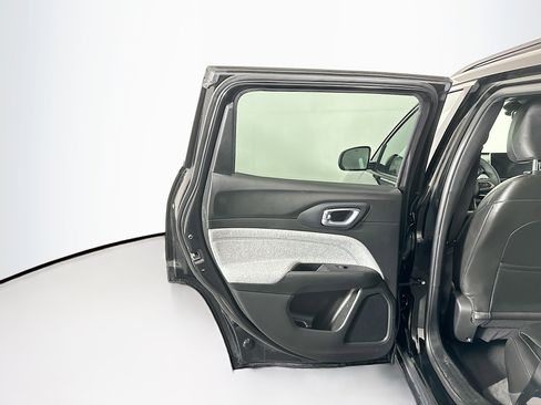 Used 2023 Jeep Compass Latitude image 25