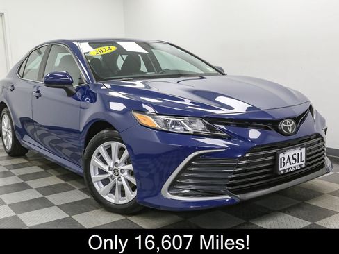 Used 2024 Toyota Camry LE AWD/4WD image 2