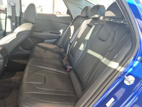 New 2025 Hyundai Elantra Limited FWD image 19