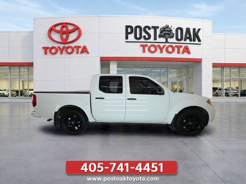 Used 2020 Nissan Frontier SV w/ Midnight Edition Floor Mats RWD image 7
