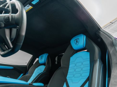 Used 2025 Lamborghini Revuelto AWD/4WD image 17