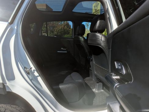 Used 2021 Mercedes-Benz GLA 250 4MATIC image 36