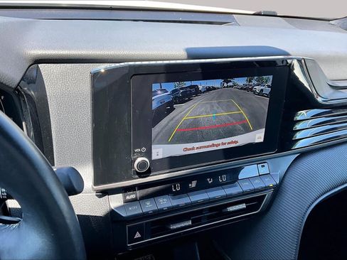 Used 2025 Toyota Camry SE FWD image 27