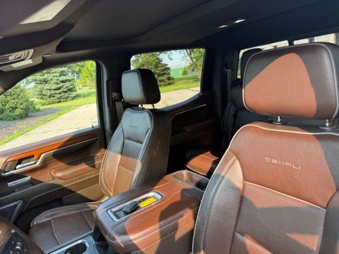 Used 2022 GMC Sierra 1500 Denali AWD/4WD image 3