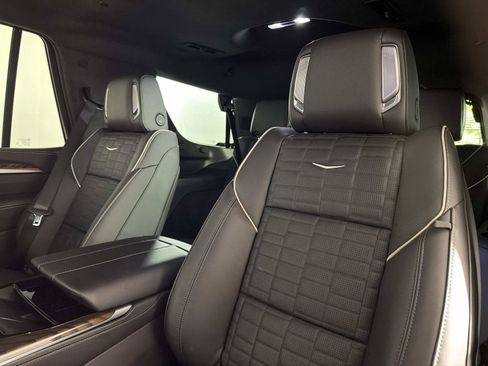 Used 2026 Cadillac Escalade Platinum Sport AWD/4WD image 31