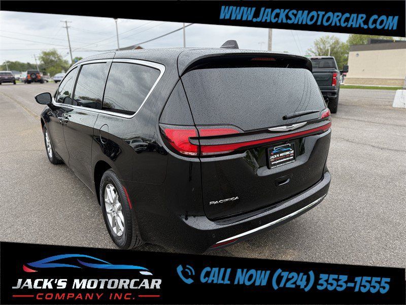 Used 2026 Chrysler Pacifica Select FWD image 10