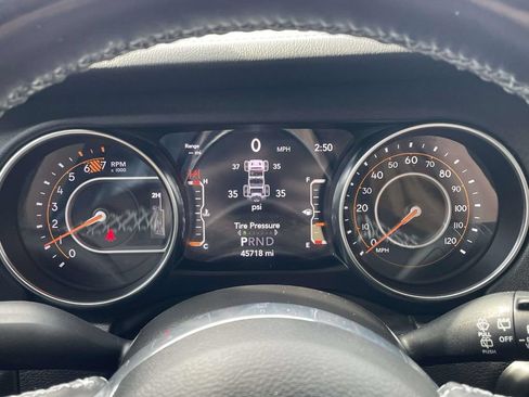 Used 2022 Jeep Wrangler Unlimited Sahara w/ Cold Weather Group AWD/4WD image 19