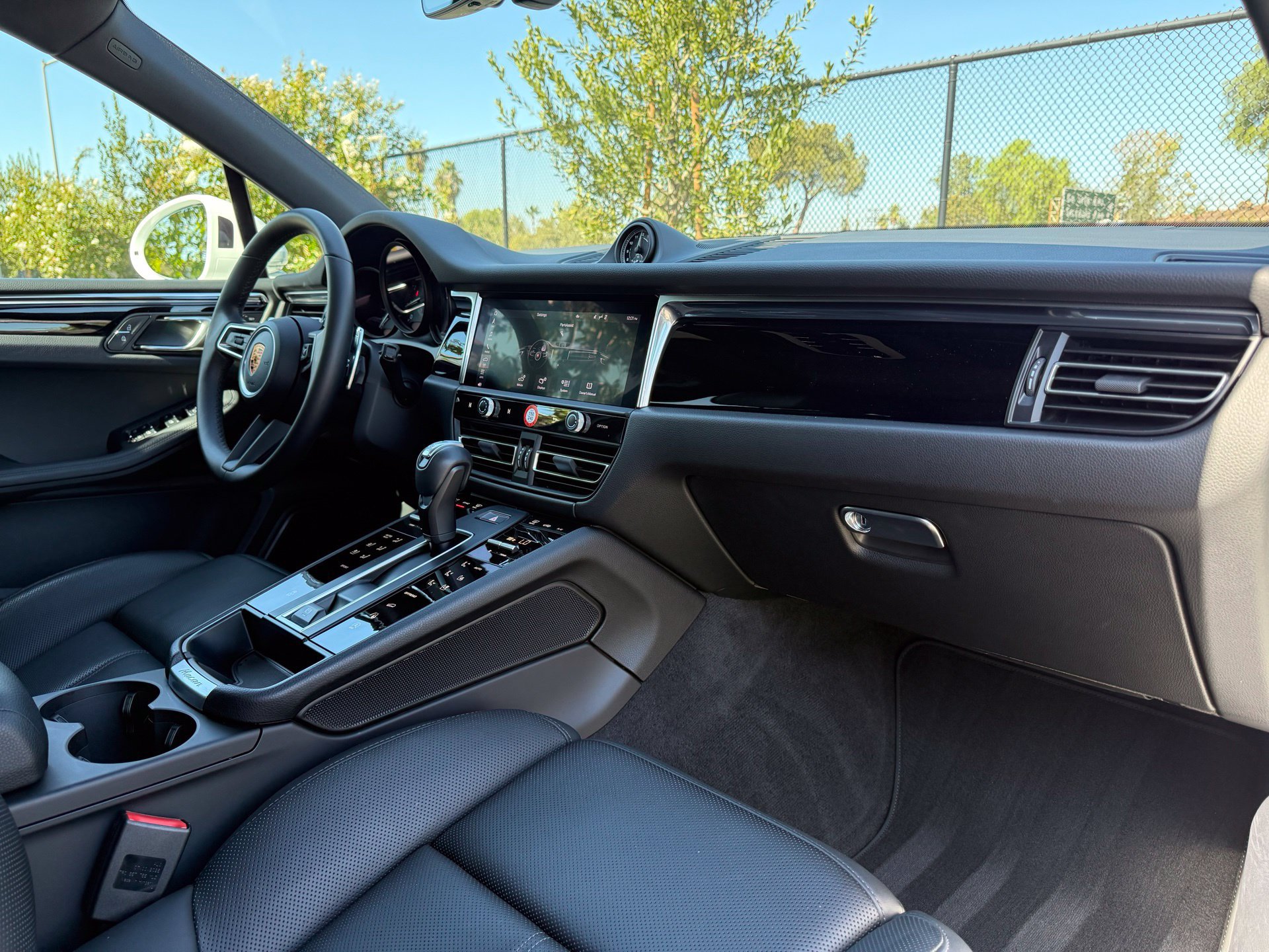 Used 2026 Porsche Macan AWD/4WD image 26