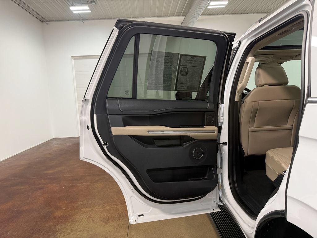 Used 2024 Ford Expedition Limited AWD/4WD image 45
