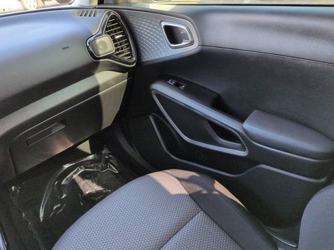 Used 2025 Kia Soul S FWD image 17