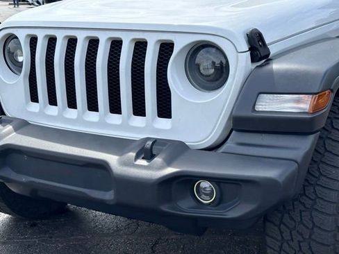 Used 2022 Jeep Wrangler Sport AWD/4WD image 5