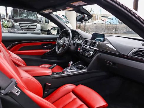 Used 2020 BMW M4 Convertible image 17