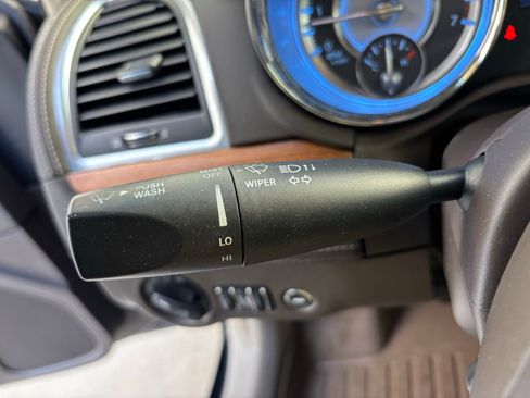 Used 2013 Chrysler 300 C Luxury Series w/ Harman Kardon Audio Group image 20