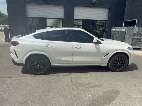 Used 2024 BMW X6 xDrive40i w/ Premium Package AWD/4WD image 4