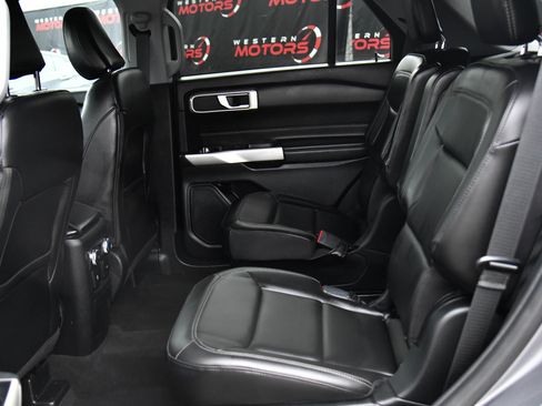 Used 2022 Ford Explorer XLT w/ Equipment Group 202A image 34