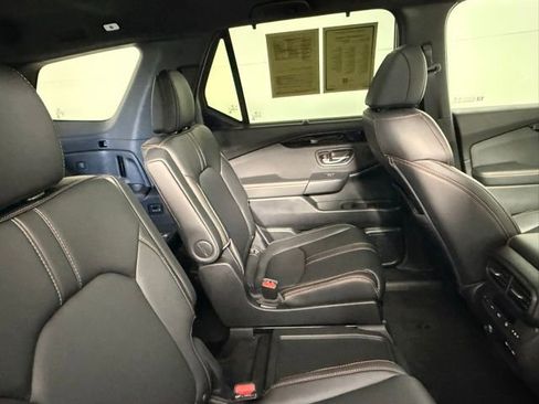 Used 2025 Honda Pilot TrailSport image 44