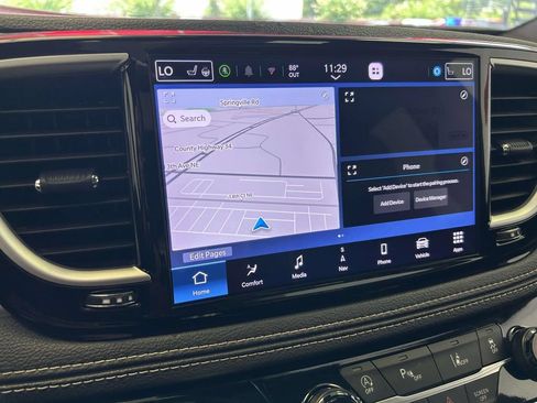 Used 2026 Chrysler Pacifica Limited FWD image 25