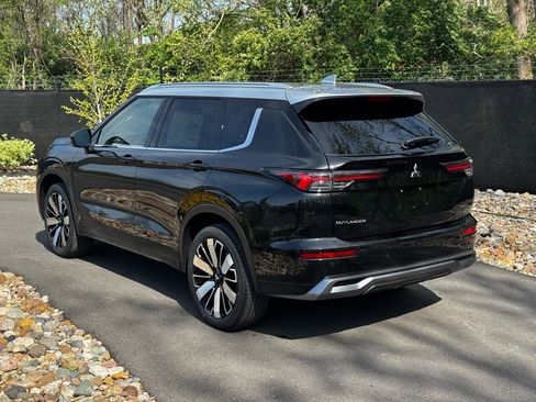 New 2025 Mitsubishi Outlander AWD image 3