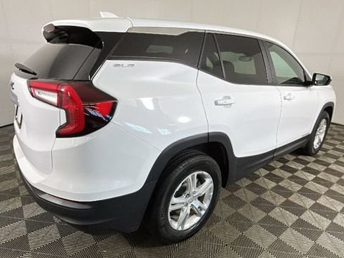 Used 2023 GMC Terrain SLE FWD image 2