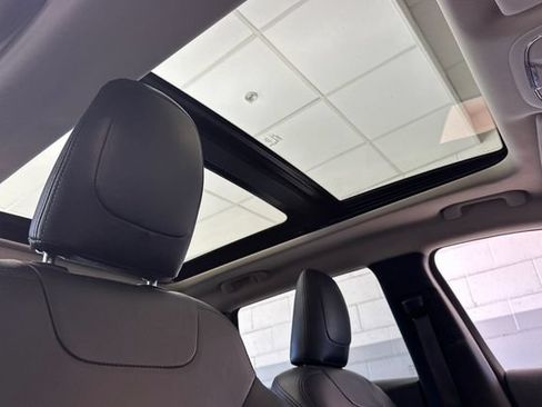 Used 2016 Jeep Cherokee Latitude w/ Comfort/Convenience Group FWD image 19