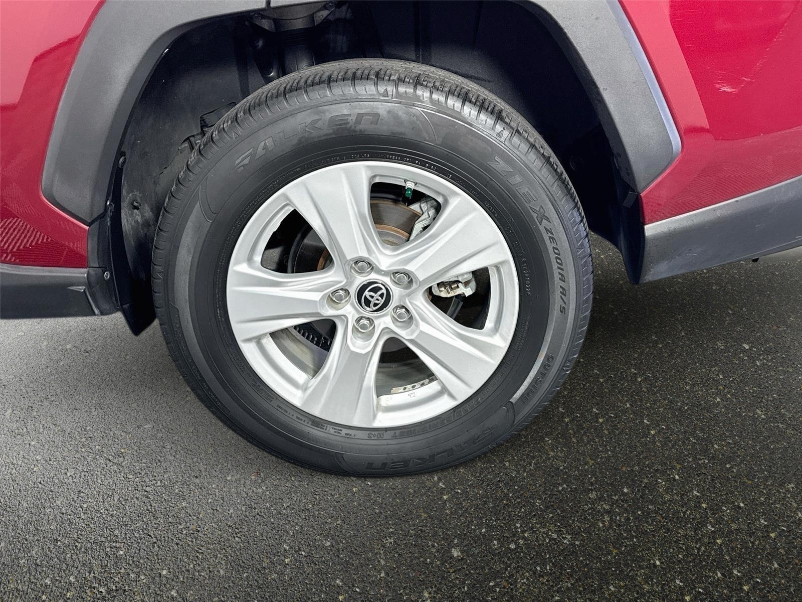 Used 2019 Toyota RAV4 XLE w/ Convenience Package FWD image 31