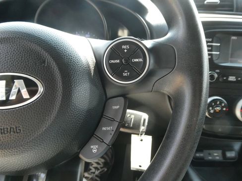 Used 2016 Kia Soul + FWD image 17