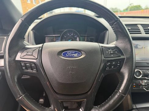 Used 2018 Ford Explorer XLT w/ Equipment Group 202A AWD/4WD image 29