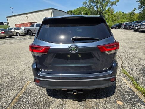 Used 2019 Toyota Highlander XLE FWD image 6