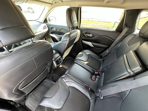 Used 2018 Jeep Cherokee Latitude Plus image 18