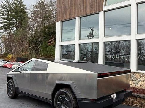 Used 2025 Tesla Cybertruck AWD Crew Cab image 26
