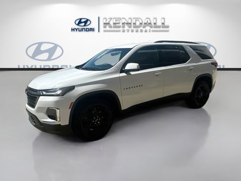 Used 2022 Chevrolet Traverse LT FWD image 3