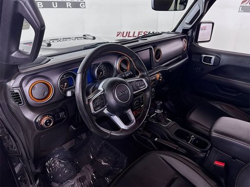 Used 2023 Jeep Gladiator Mojave w/ Cold Weather Group image 9