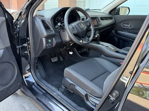 Used 2019 Honda HR-V LX image 16