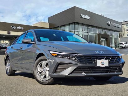 New 2025 Hyundai Elantra SE