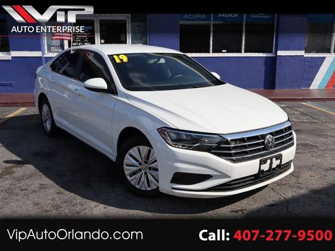 Used 2019 Volkswagen Jetta SE FWD image 1