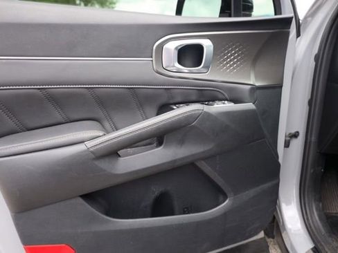 Certified 2022 Kia Sorento SX image 24