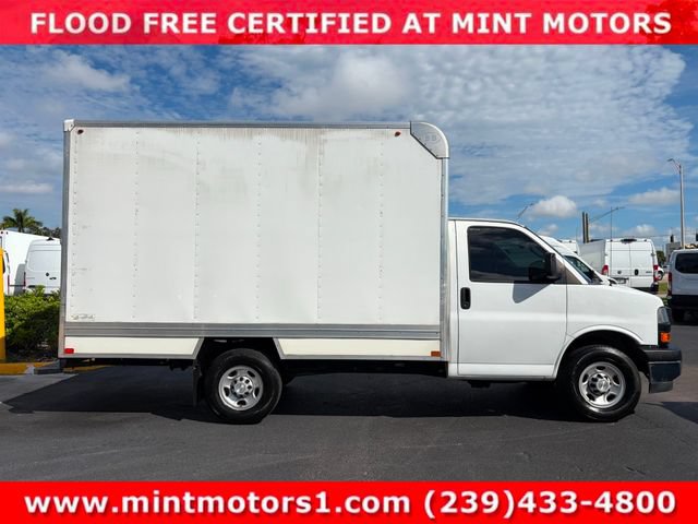 Used 2022 Chevrolet Express 3500 w/ Power Convenience Package RWD image 3