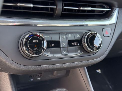 Used 2024 Buick Envista Preferred w/ Convenience I Package FWD image 36