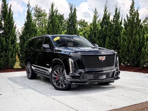 Used 2026 Cadillac Escalade V AWD/4WD image 2