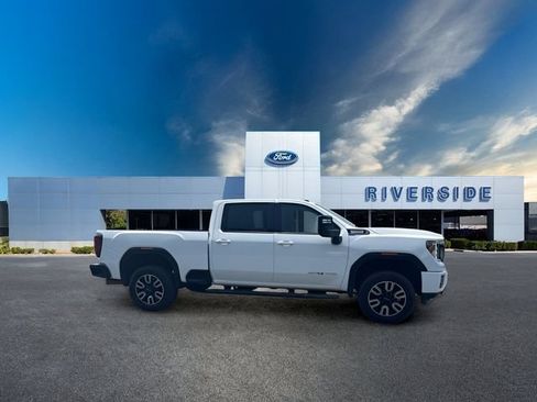Used 2023 GMC Sierra 2500 AT4 w/ AT4 Preferred Package AWD/4WD image 2