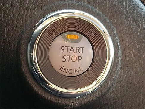 Used 2020 Nissan Pathfinder SL image 24