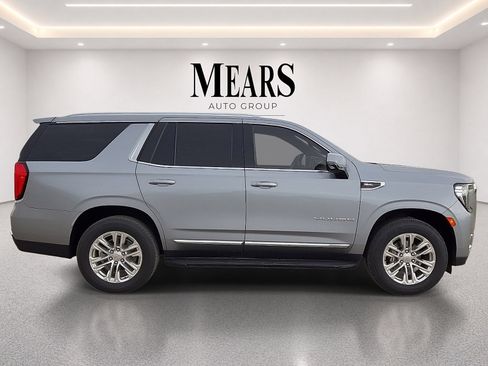 Used 2023 GMC Yukon SLT w/ SLT Luxury Package RWD image 6