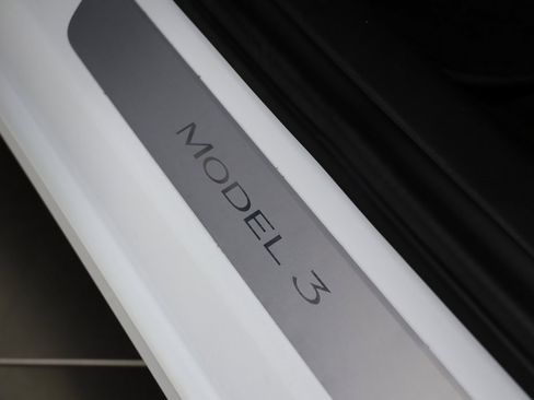 Used 2018 Tesla Model 3 image 32